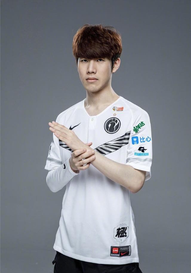 太阳核心重伤！杜兰特最新伤情：暂时离队！该布克发力了！.