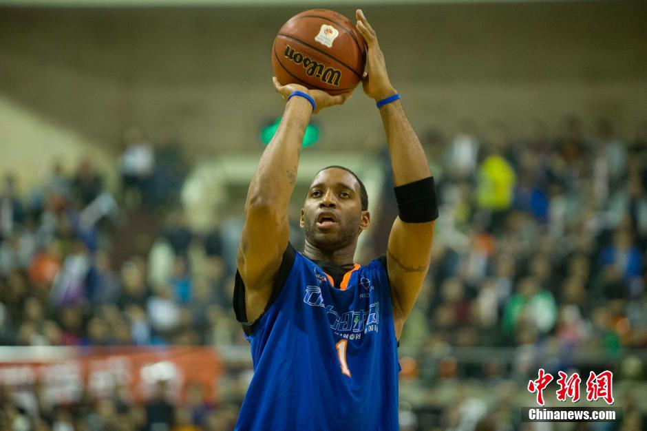 带伤飞翔 带伤飞翔